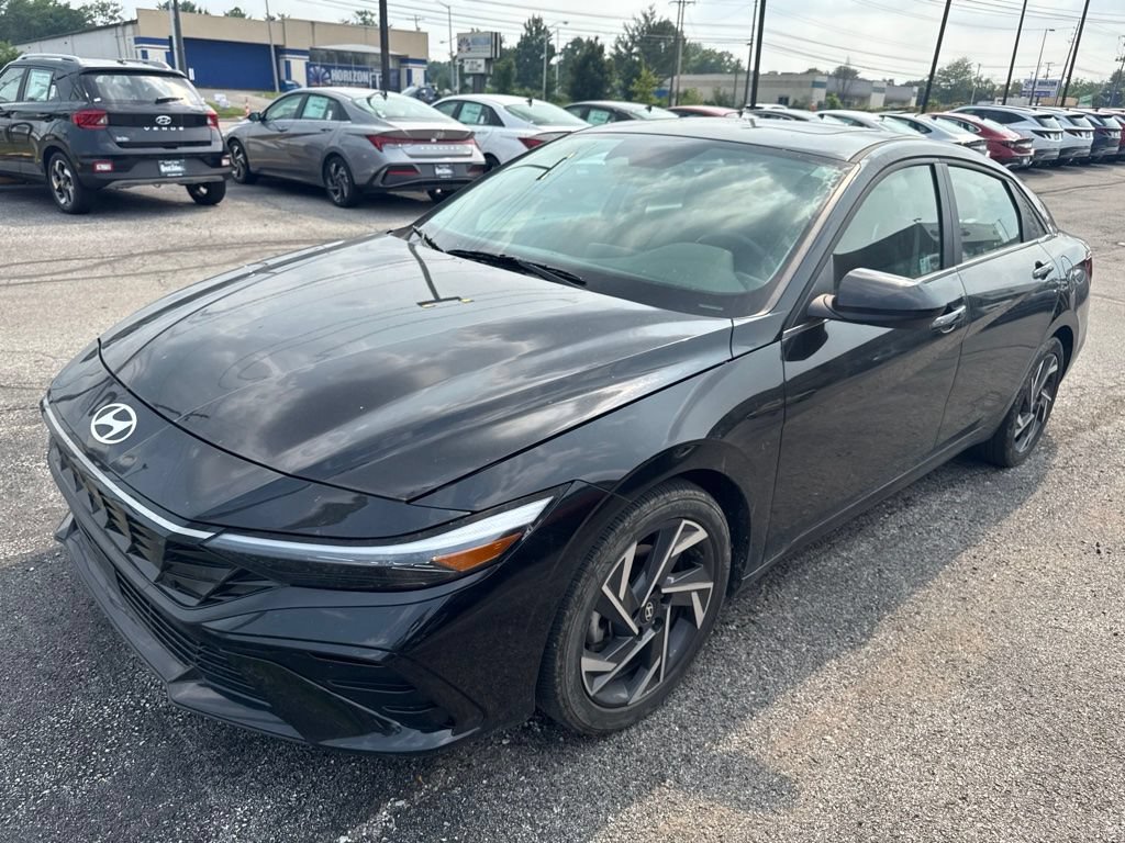 Used 2024 Hyundai Elantra SEL w/ Convenience Package