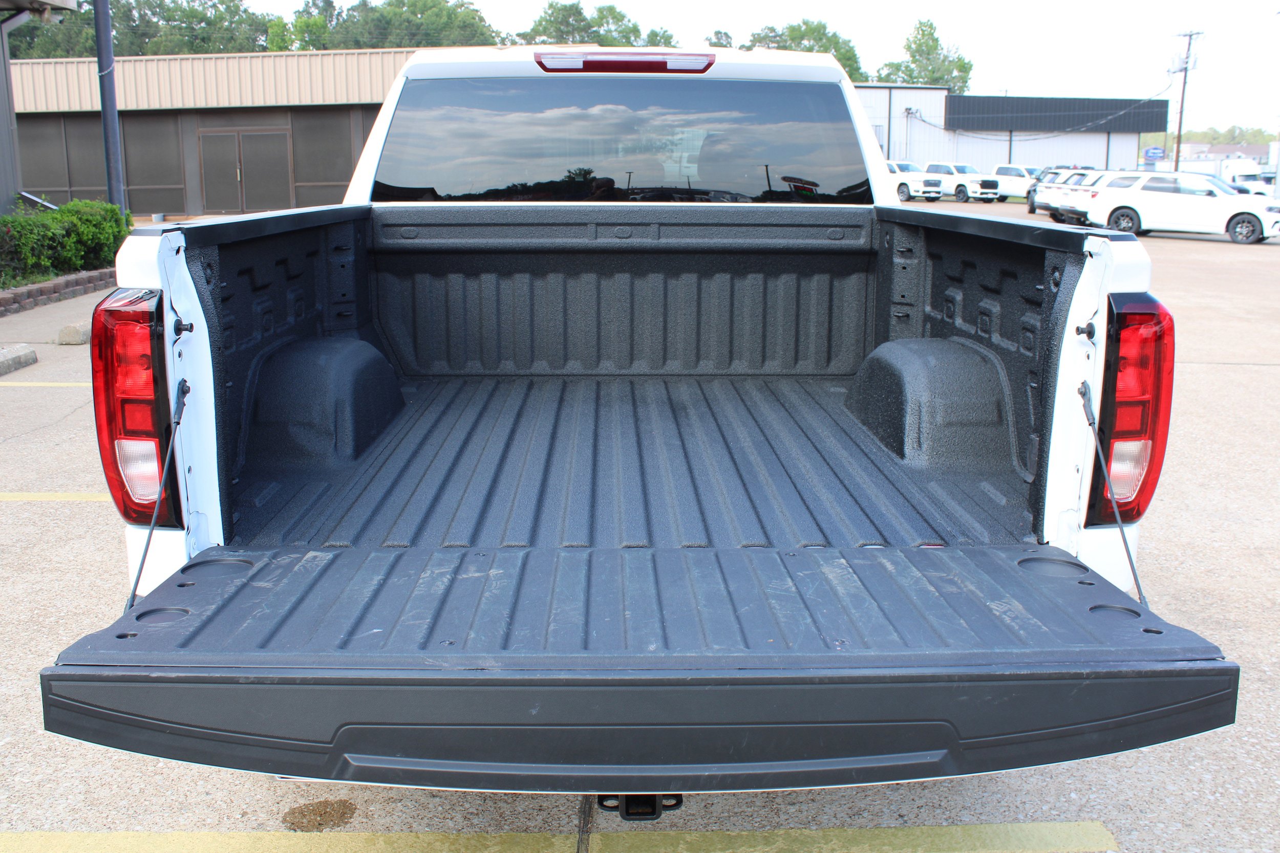 Used 2025 GMC Sierra 1500 Elevation w/ LPO, Elevation Black Package AWD/4WD image 16