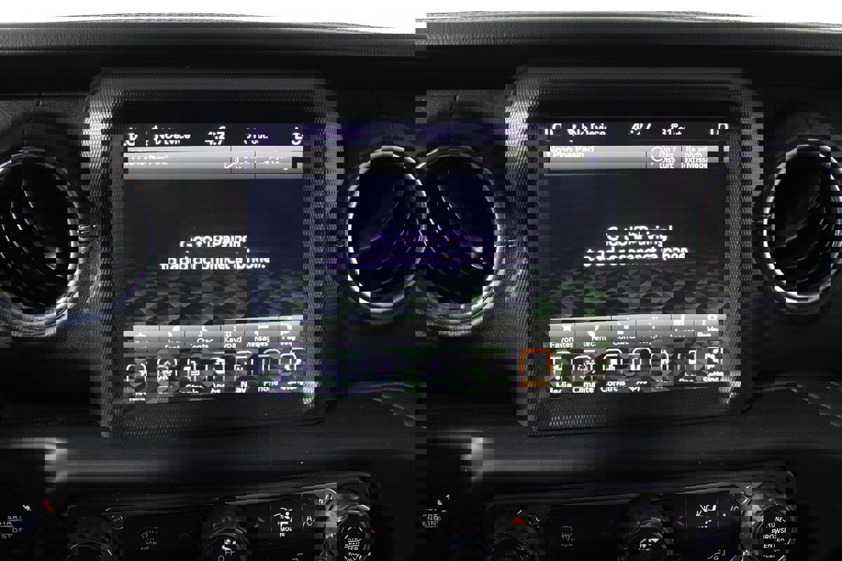 Used 2023 Jeep Wrangler Sahara AWD/4WD image 19