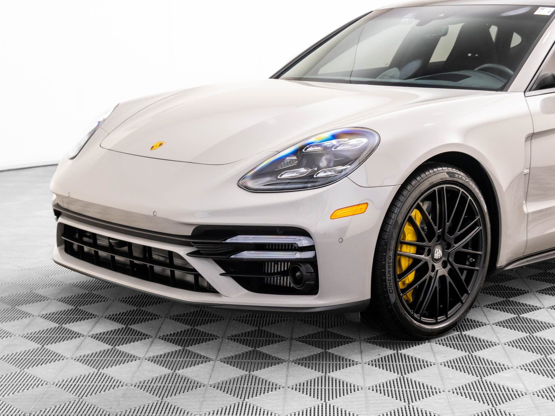 Used 2021 Porsche Panamera Turbo S w/ Premium Package image 41
