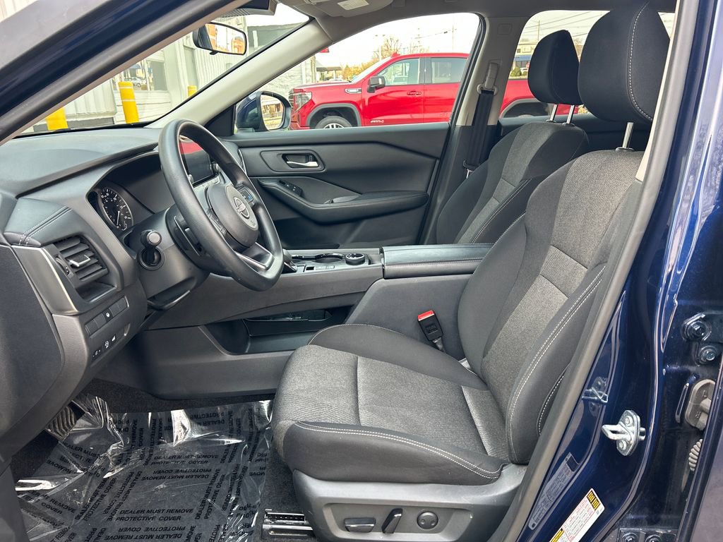 Used 2024 Nissan Rogue SV image 11