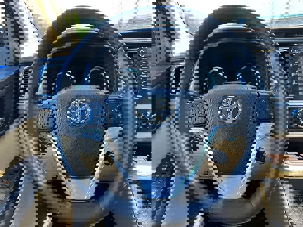 Used 2016 Toyota Highlander XLE image 16