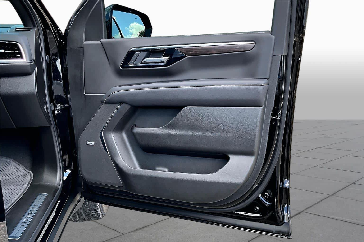Used 2025 Chevrolet Tahoe Premier w/ Sun And Tow Package RWD image 23