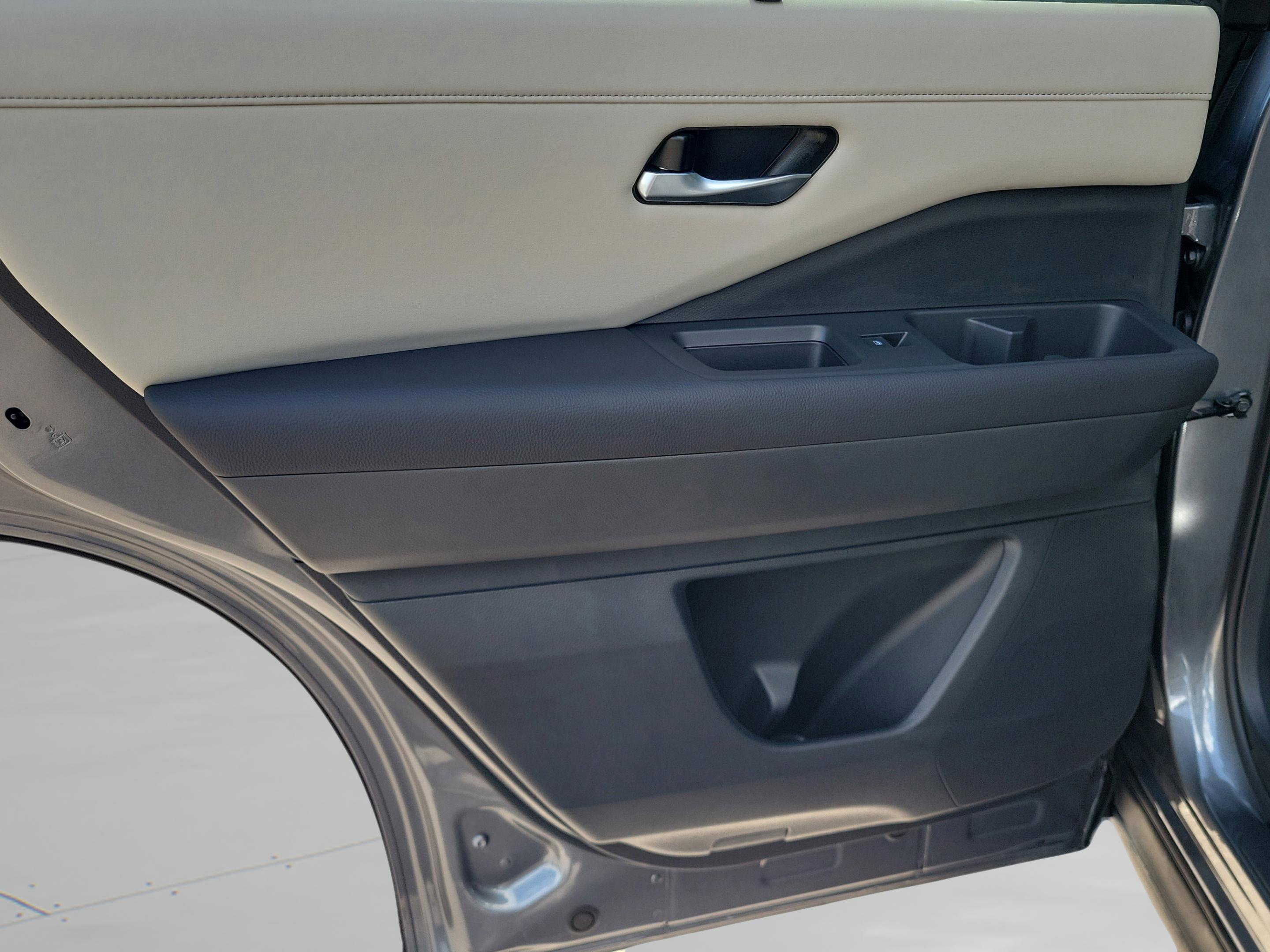 New 2026 Nissan Pathfinder SL image 12