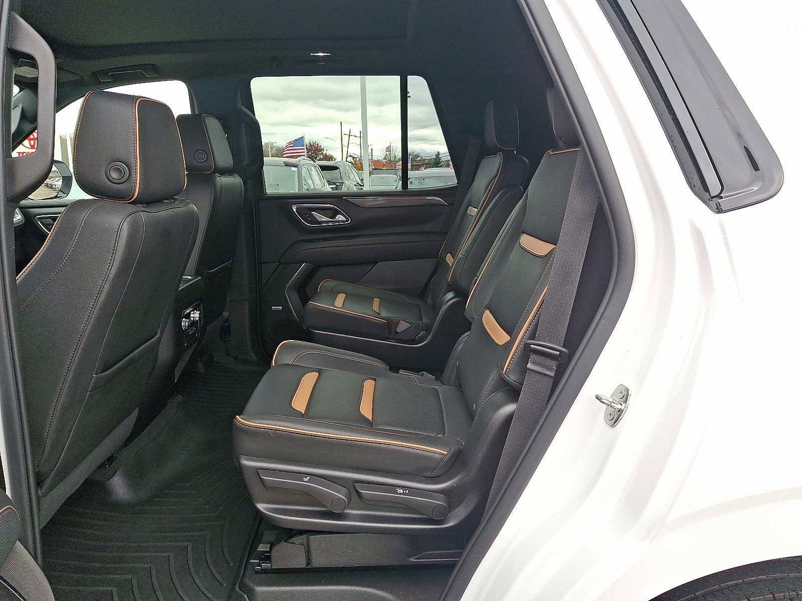Used 2022 GMC Yukon AT4 image 11