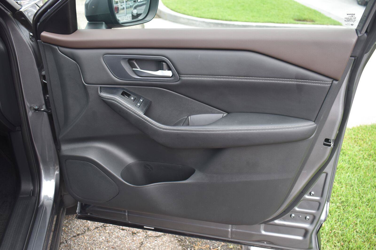 Used 2023 Nissan Rogue SV w/ SV Premium B Package FWD image 60