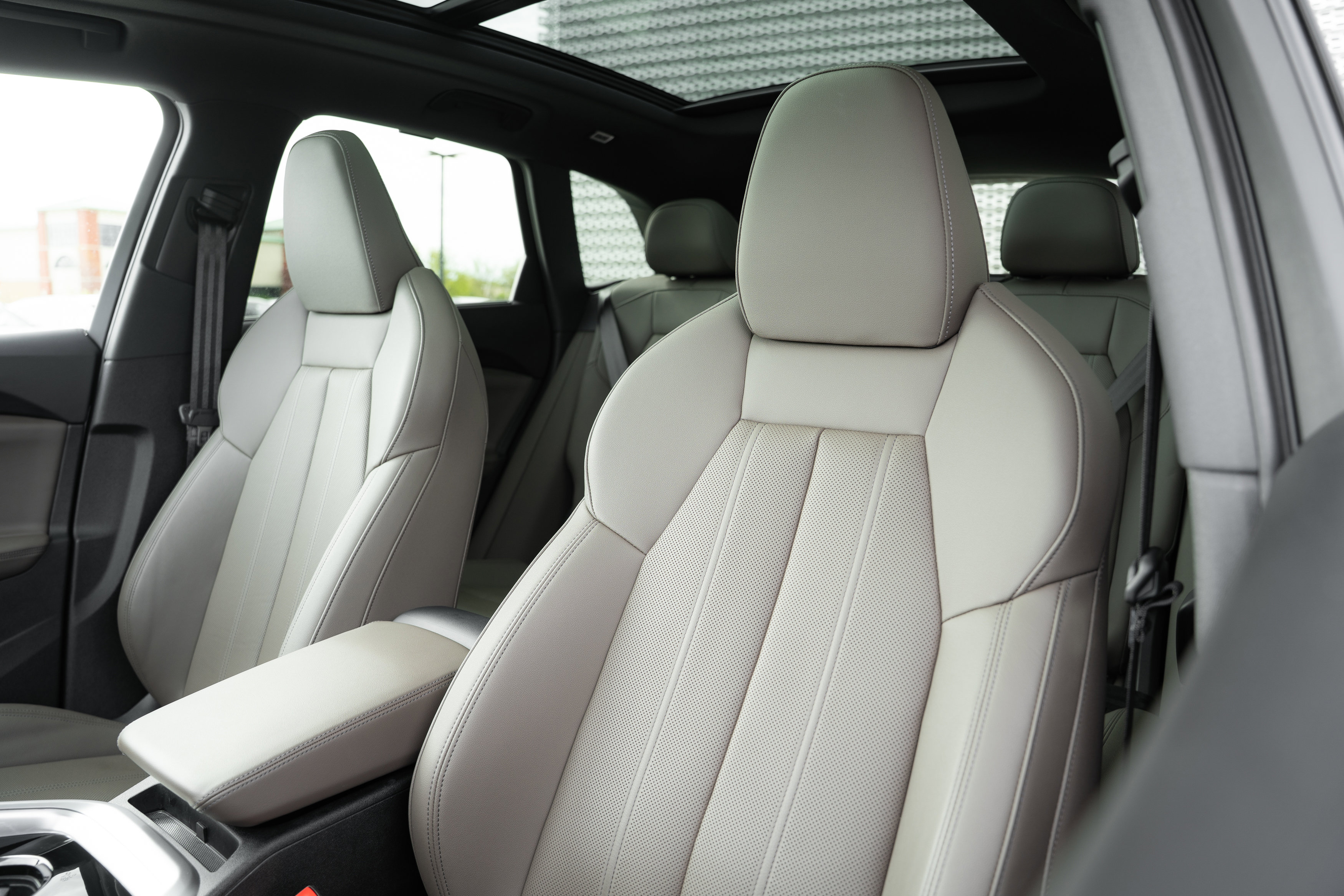 Certified 2025 Audi Q5 Premium Plus w/ Premium Plus AWD/4WD image 24