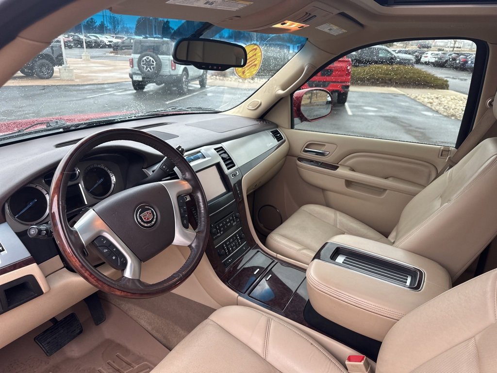 Used 2012 Cadillac Escalade Premium image 16