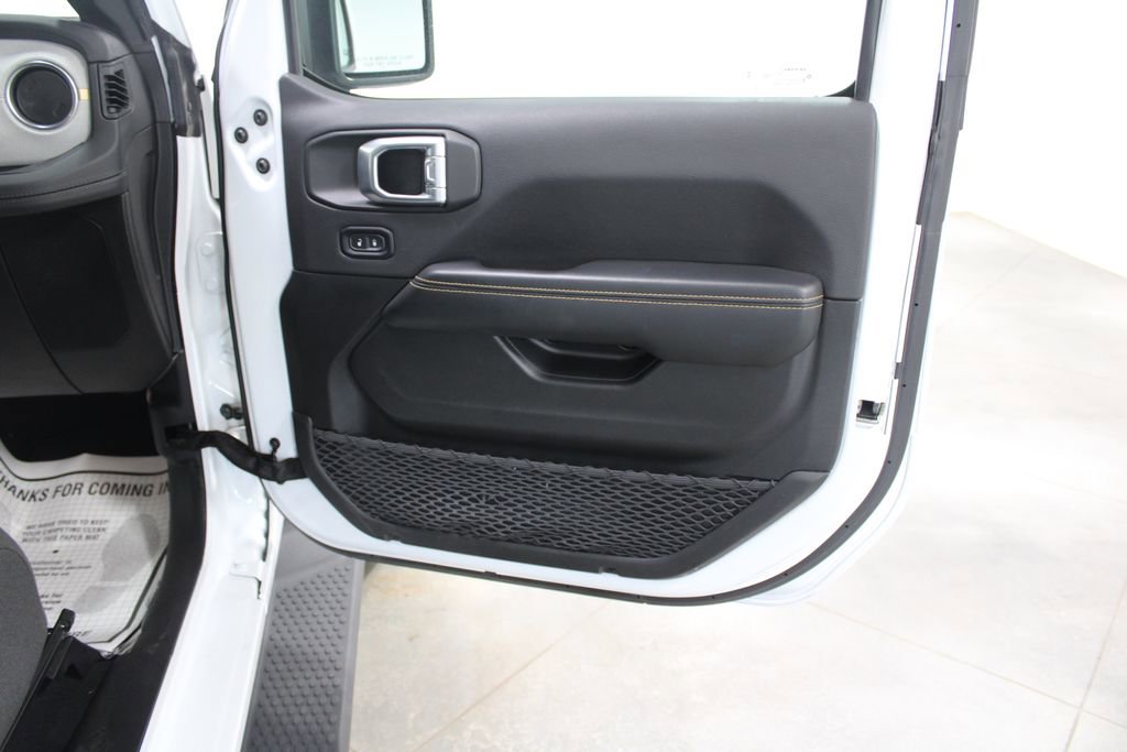 Used 2024 Jeep Wrangler Sahara image 32