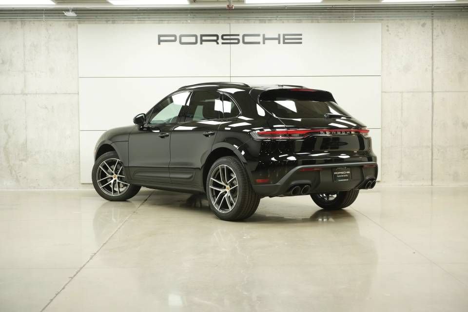 Certified 2026 Porsche Macan AWD/4WD image 3