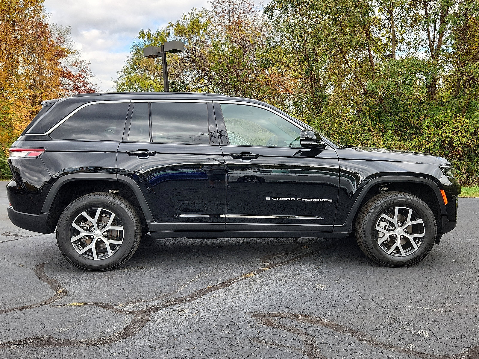 Certified 2025 Jeep Grand Cherokee Limited image 7