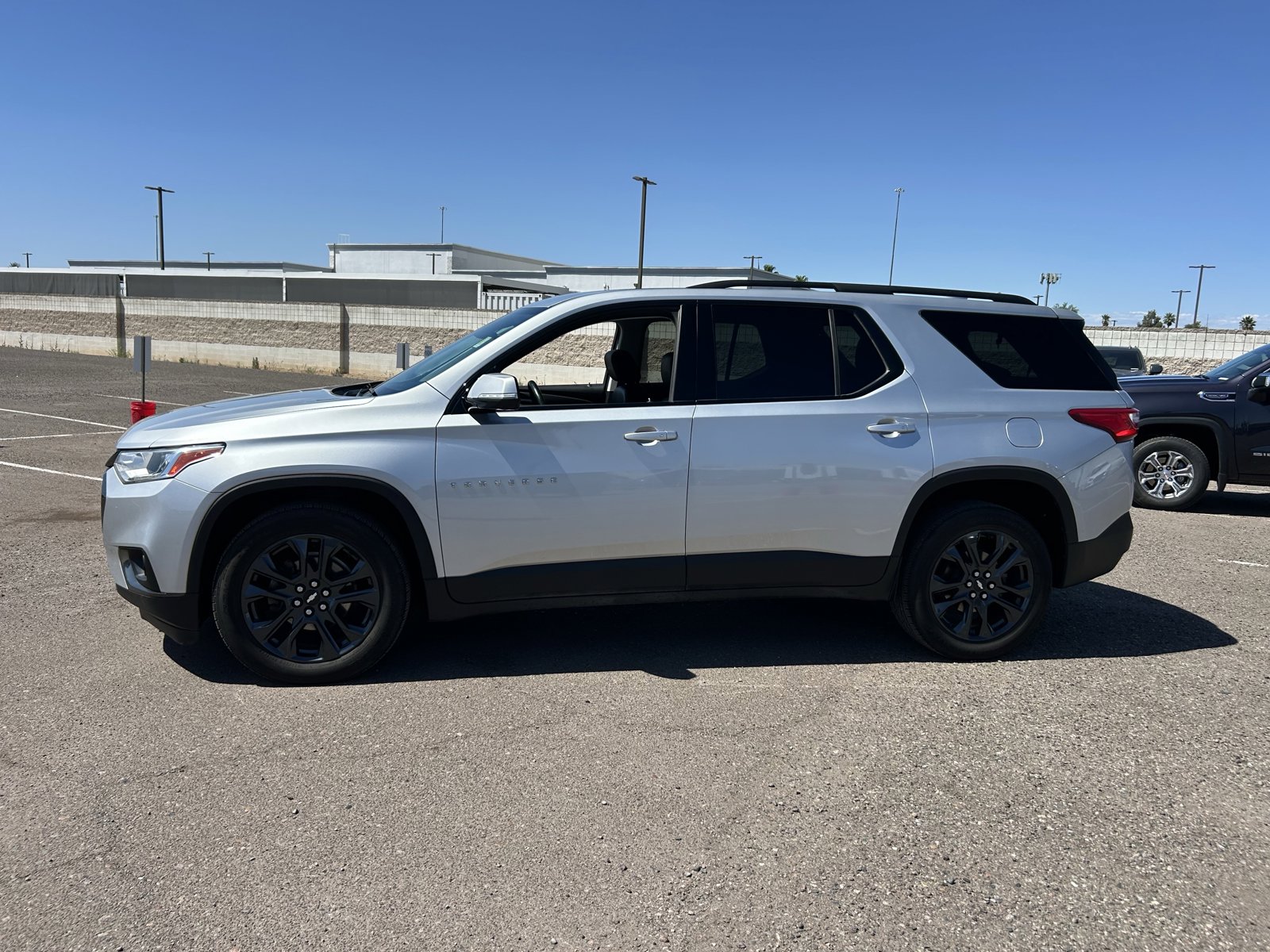 Used 2020 Chevrolet Traverse RS image 2