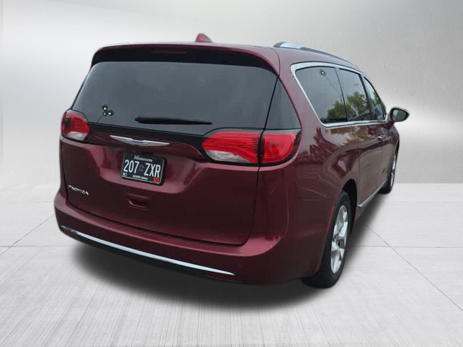Used 2018 Chrysler Pacifica Touring-L Plus w/ Tire & Wheel Group FWD image 5