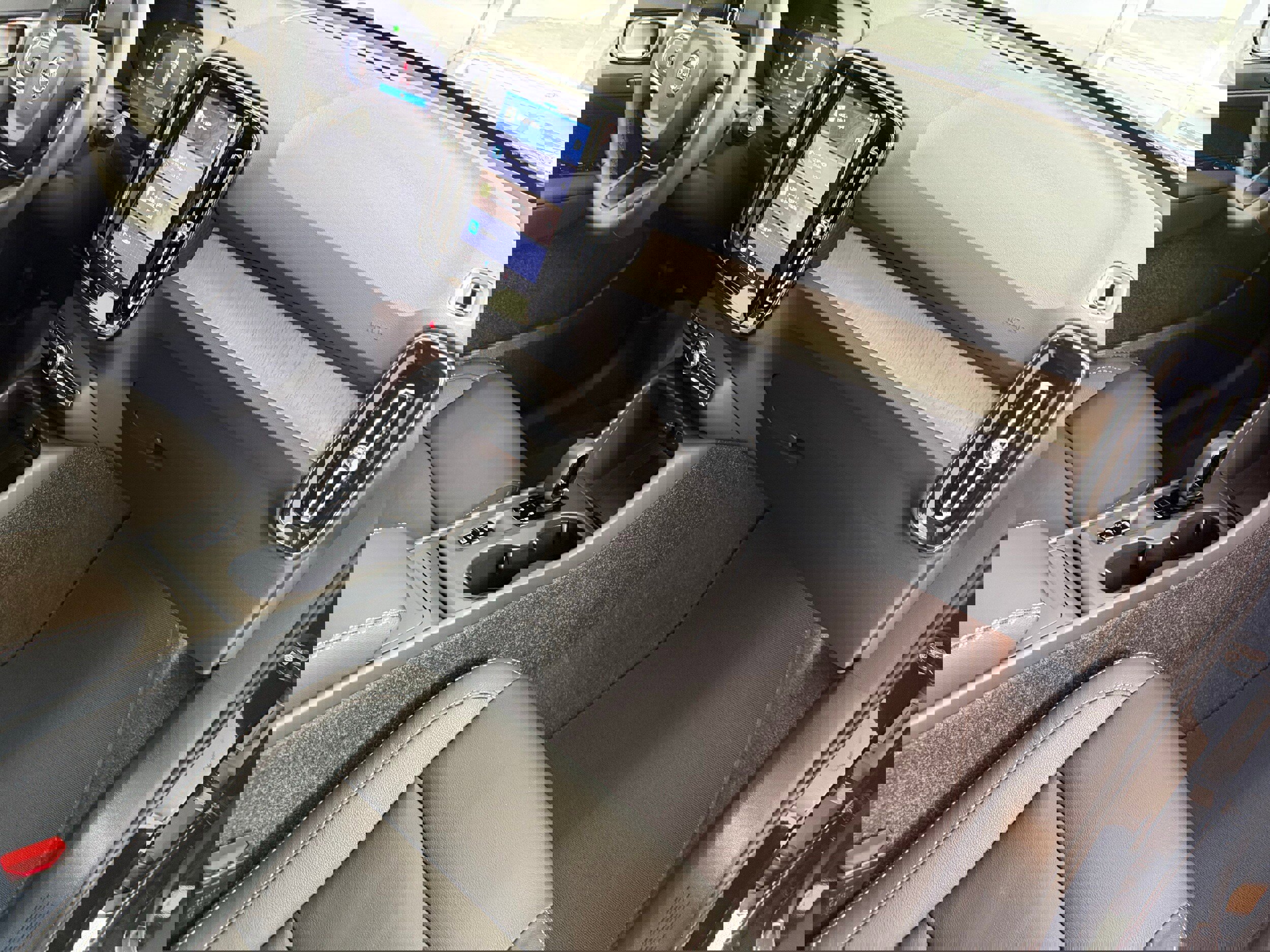 Used 2025 Volvo XC40 B5 Core w/ Protection Package Premier image 22