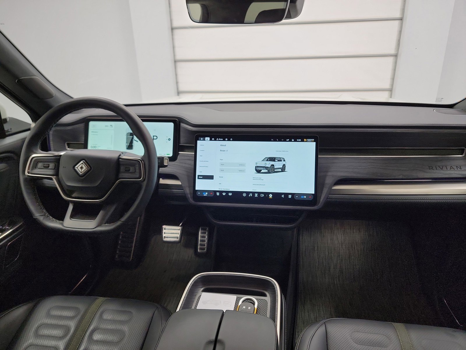 Used 2024 Rivian R1S Adventure image 27