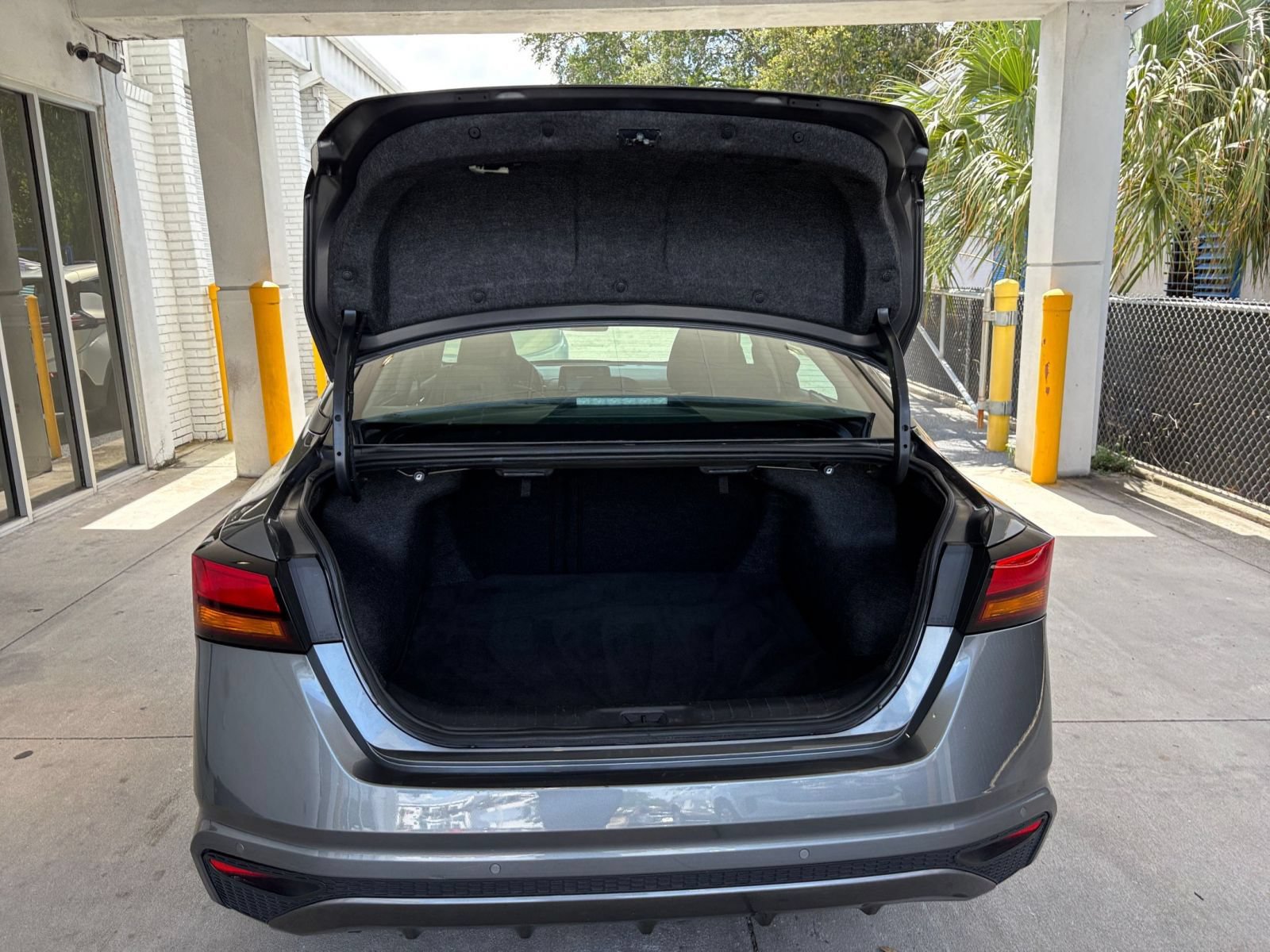 Used 2025 Nissan Altima 2.5 SV FWD image 31