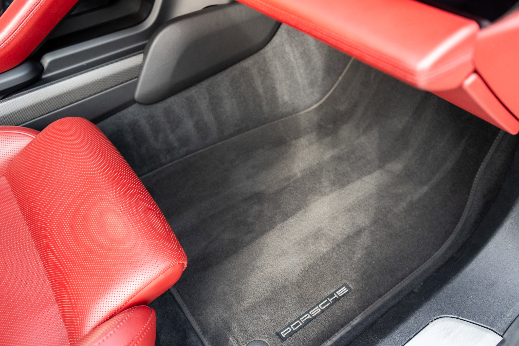 Used 2020 Porsche Taycan 4S image 39