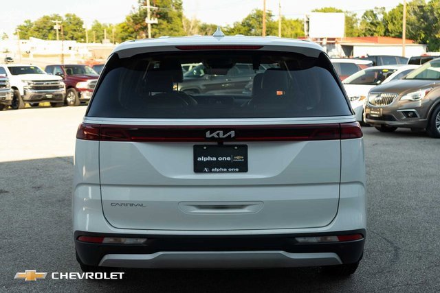 Used 2024 Kia Carnival LX image 7