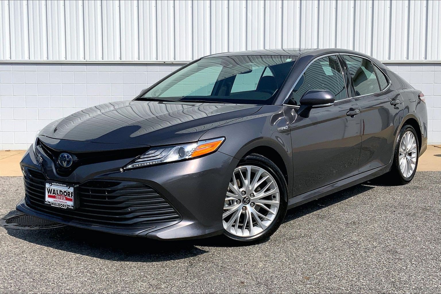 Used 2020 Toyota Camry XLE w/ Sunroof Package FWD image 2
