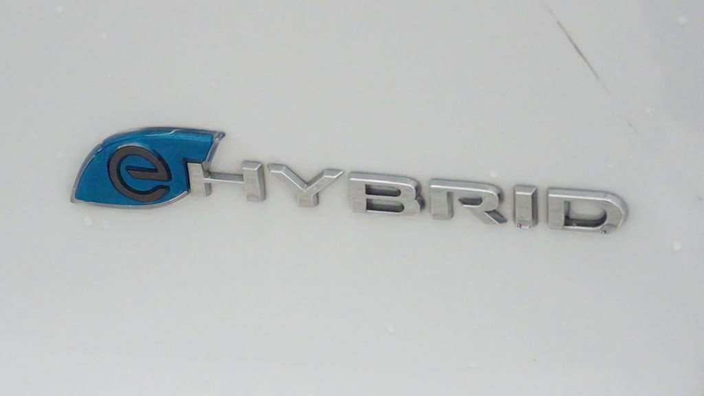 Used 2024 Chrysler Pacifica Limited FWD image 15