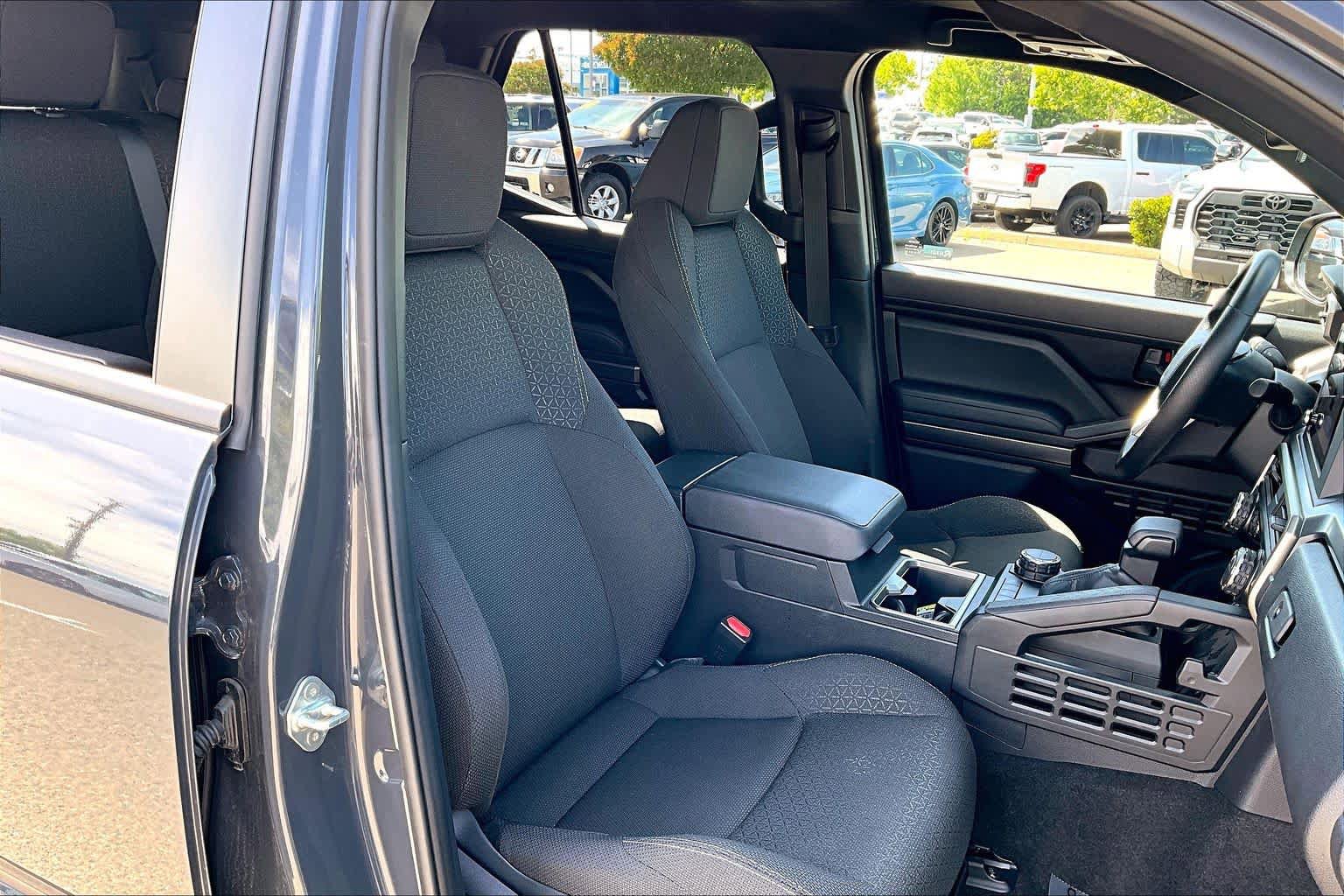 Used 2025 Toyota 4Runner SR5 AWD/4WD image 8