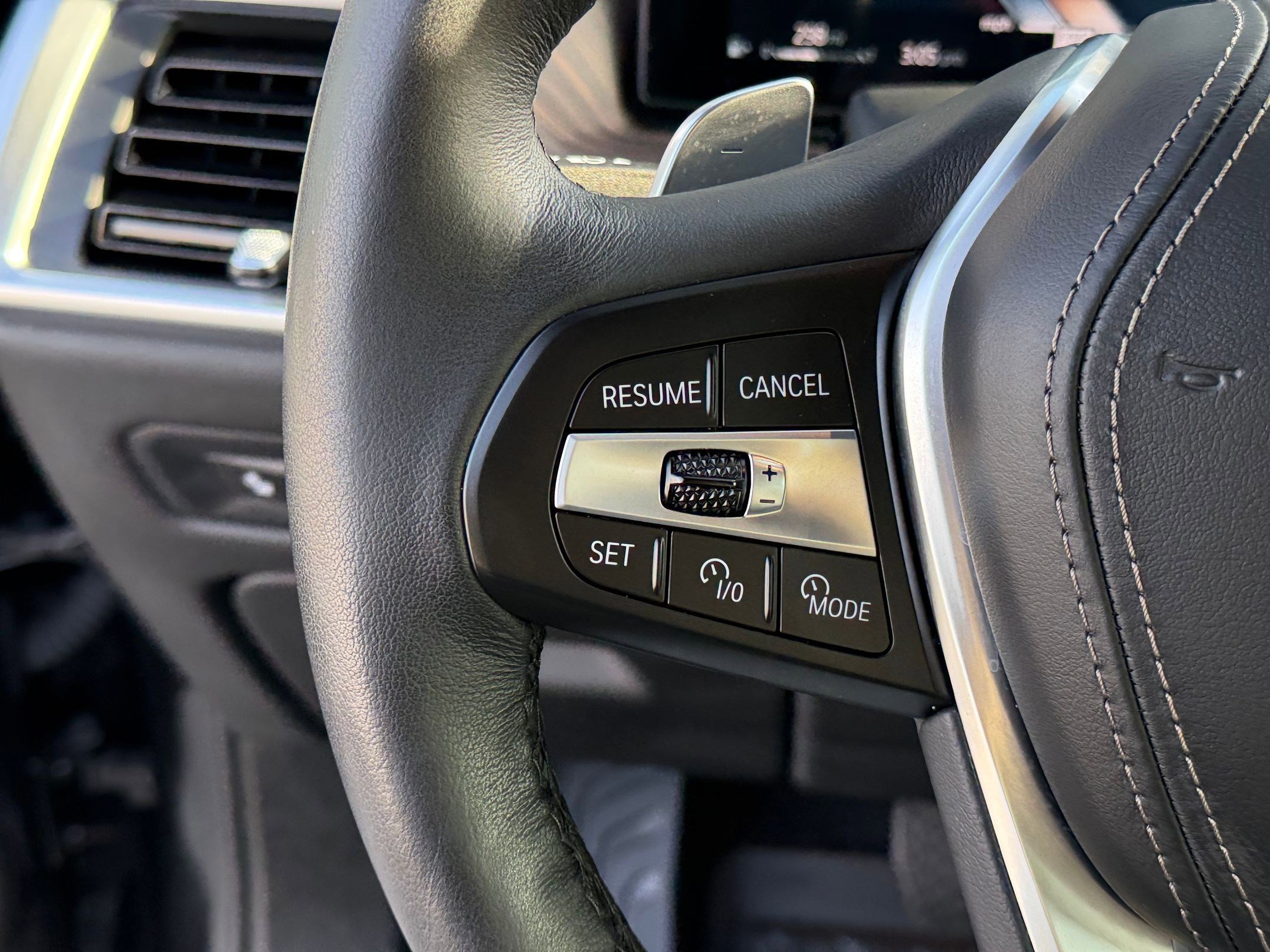 Used 2025 BMW X5 sDrive40i w/ Premium Package image 19