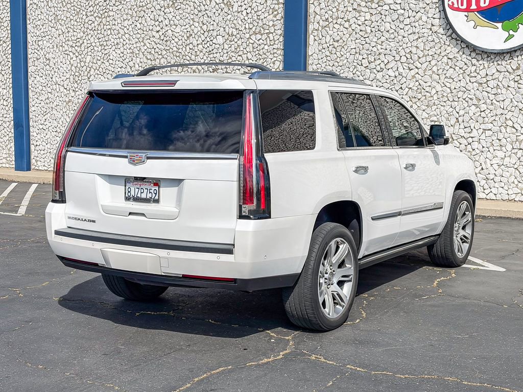 Used 2017 Cadillac Escalade Premium Luxury image 4