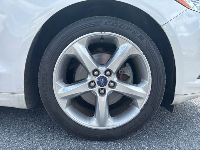 Used 2014 Ford Fusion SE FWD image 10