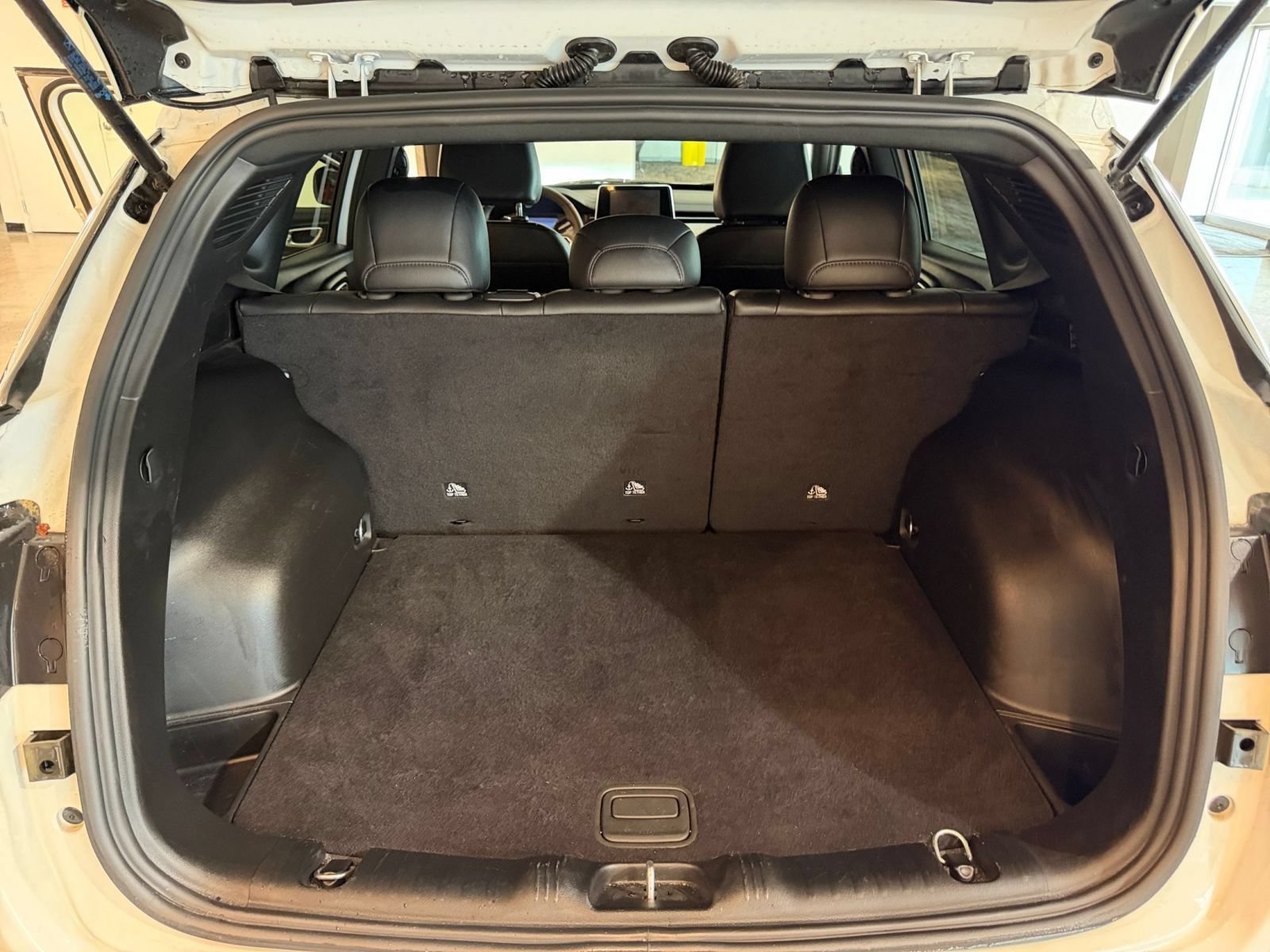 Used 2025 Jeep Compass Latitude AWD/4WD image 30