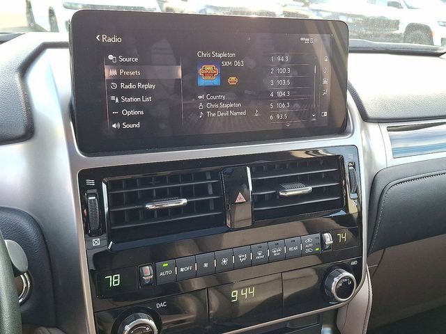 Used 2023 Lexus GX 460 Premium w/ Accessory Package image 3