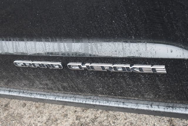 Used 2019 Jeep Grand Cherokee Limited w/ Trailer Tow Group IV AWD/4WD image 12