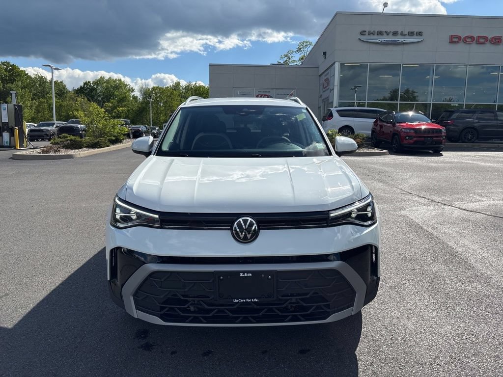 Used 2025 Volkswagen Taos SE AWD/4WD image 10
