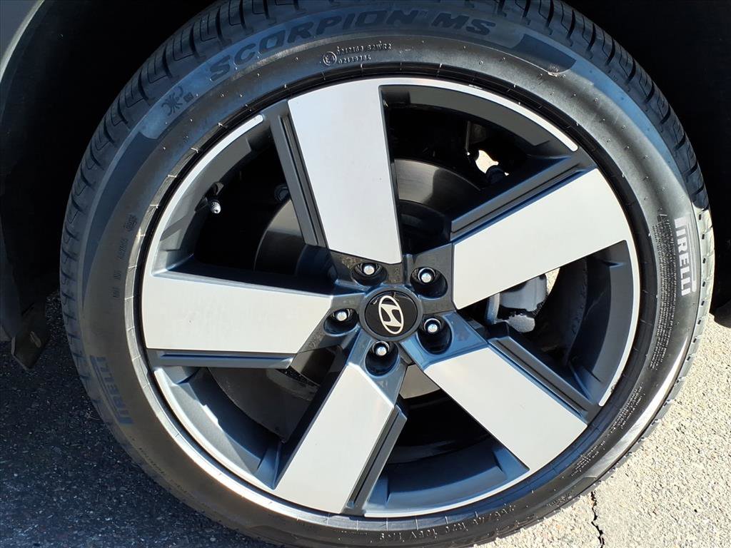 Used 2024 Hyundai Santa Fe Limited image 9