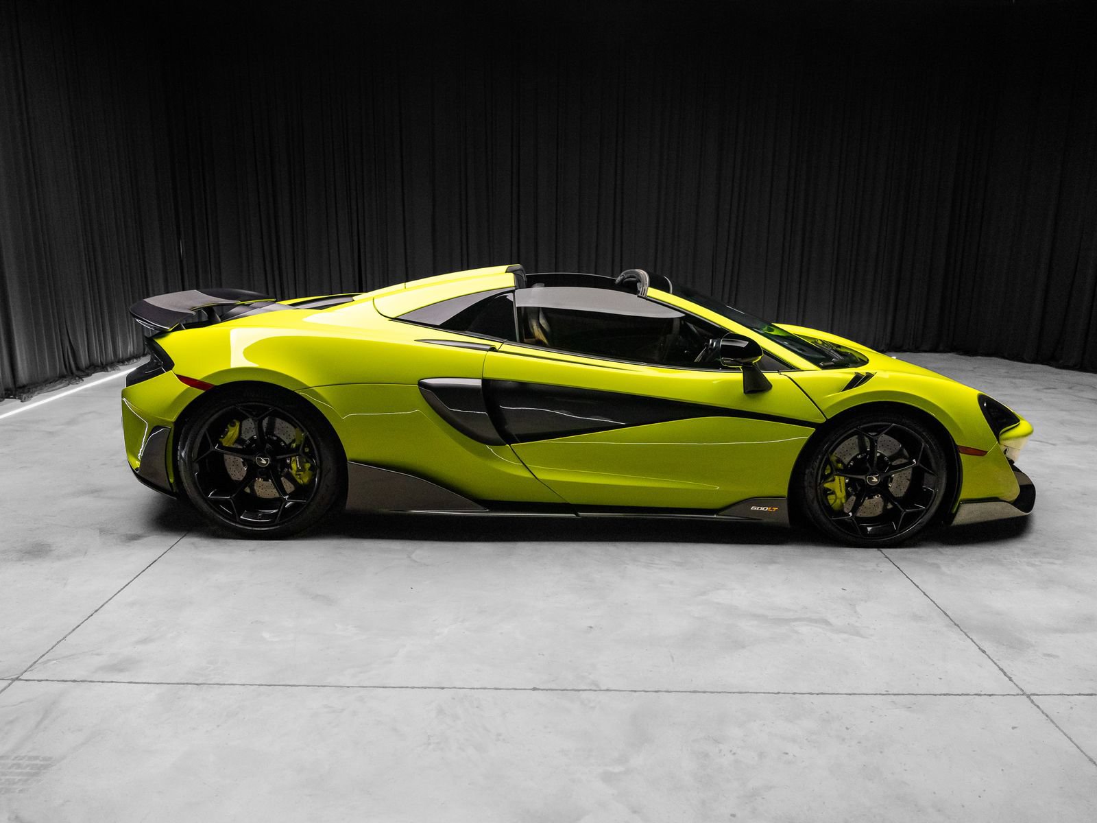 Used 2020 McLaren 600LT Spider RWD image 16