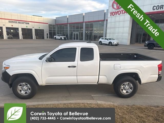 Used 2016 Toyota Tacoma SR image 9