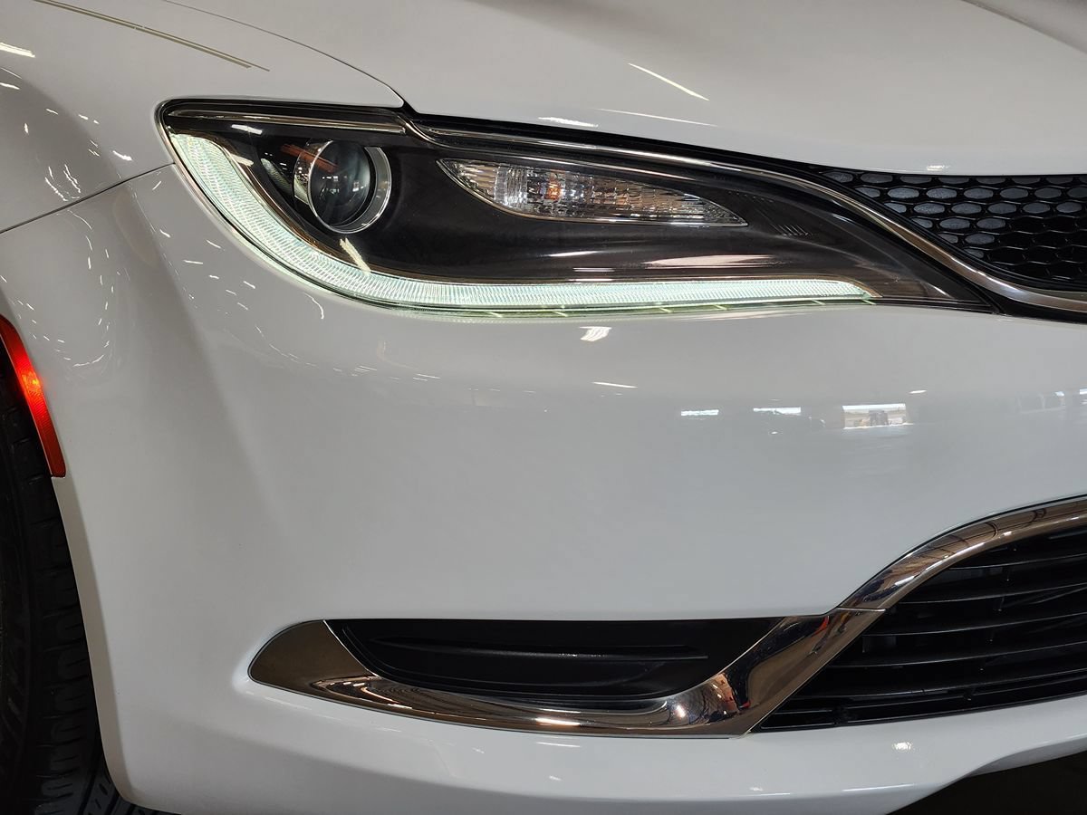 Used 2017 Chrysler 200 Limited Platinum FWD image 13