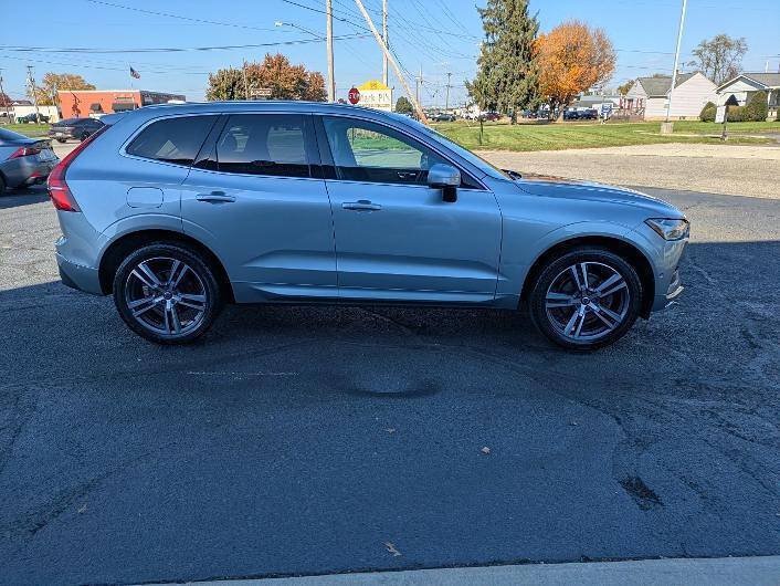 Used 2018 Volvo XC60 T5 Momentum w/ Vision Package AWD/4WD image 6