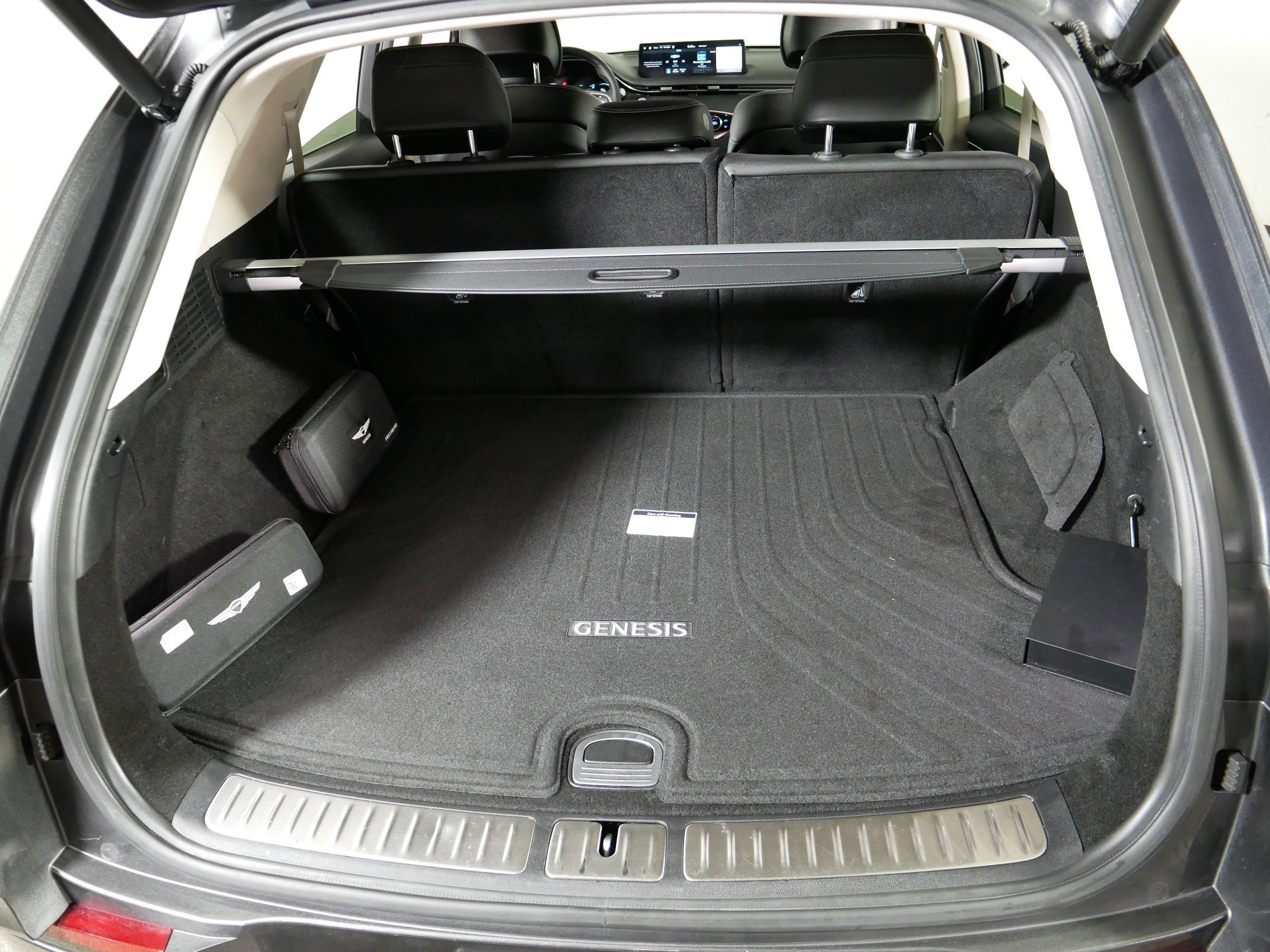 Certified 2025 Genesis Electrified GV70 AWD/4WD image 18