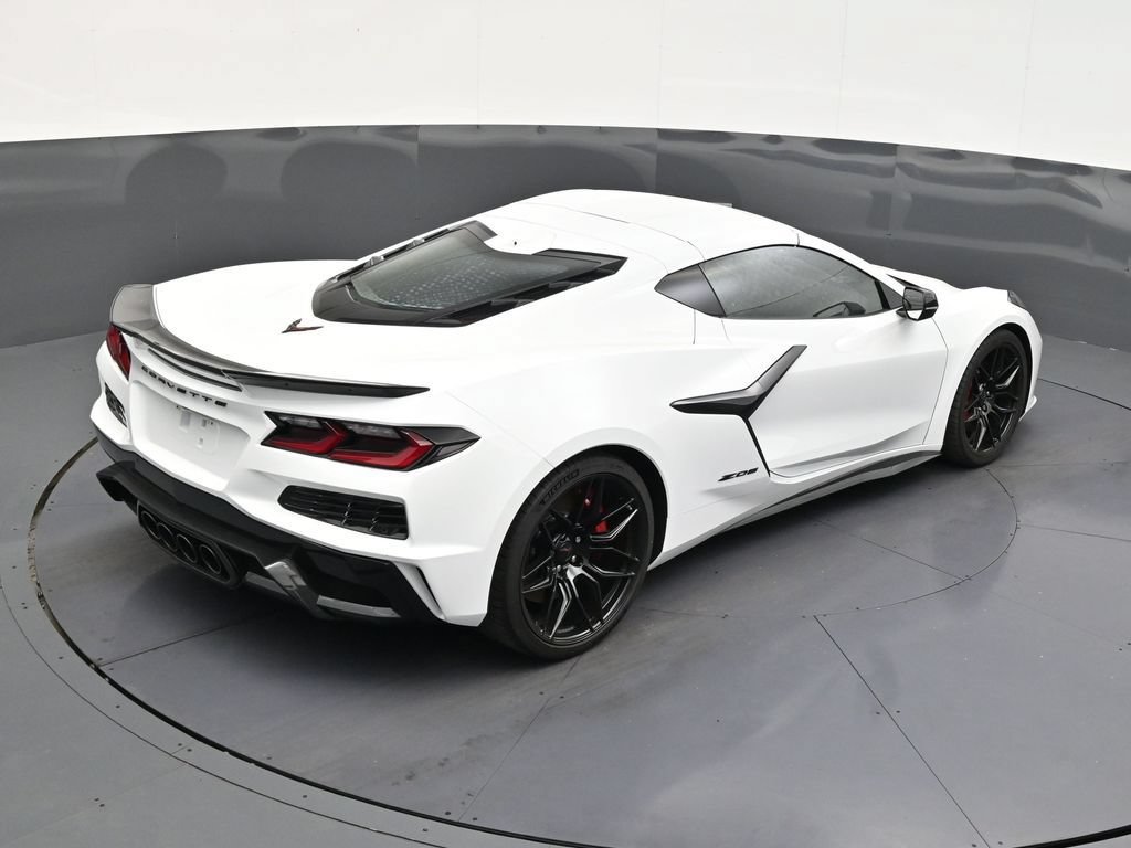 Used 2025 Chevrolet Corvette Z06 RWD image 17