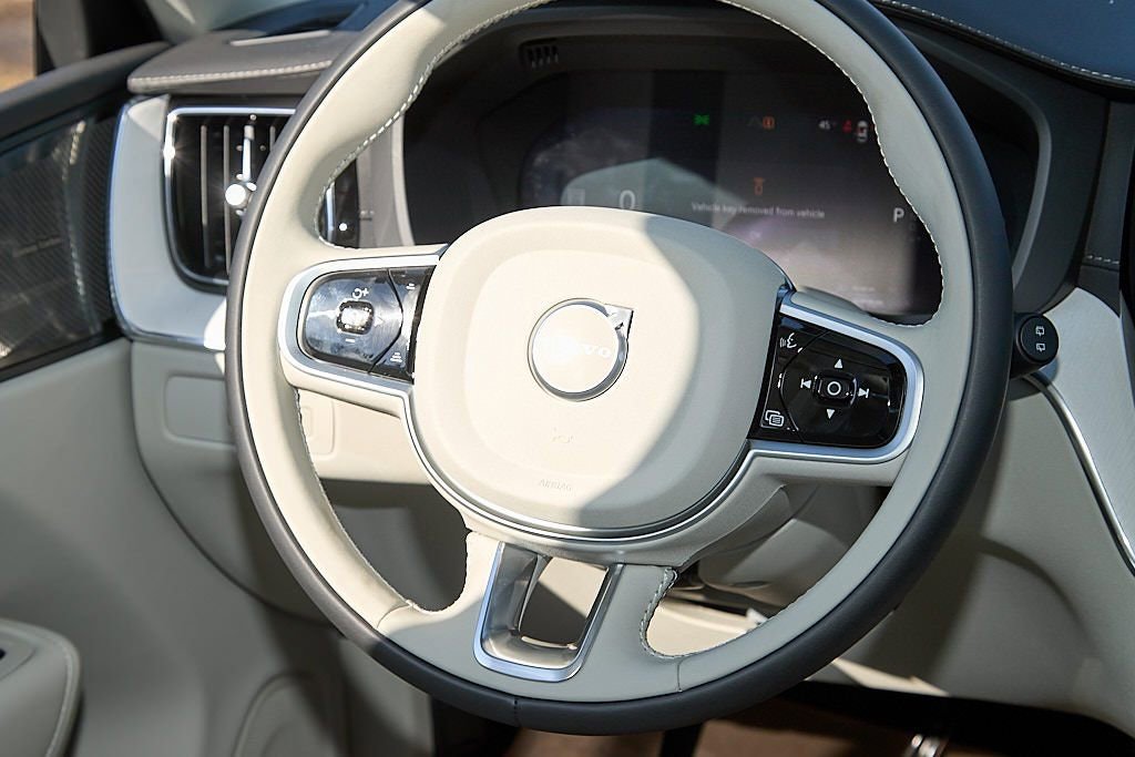 New 2026 Volvo XC60 T8 Ultra w/ Protection Package Premier image 24