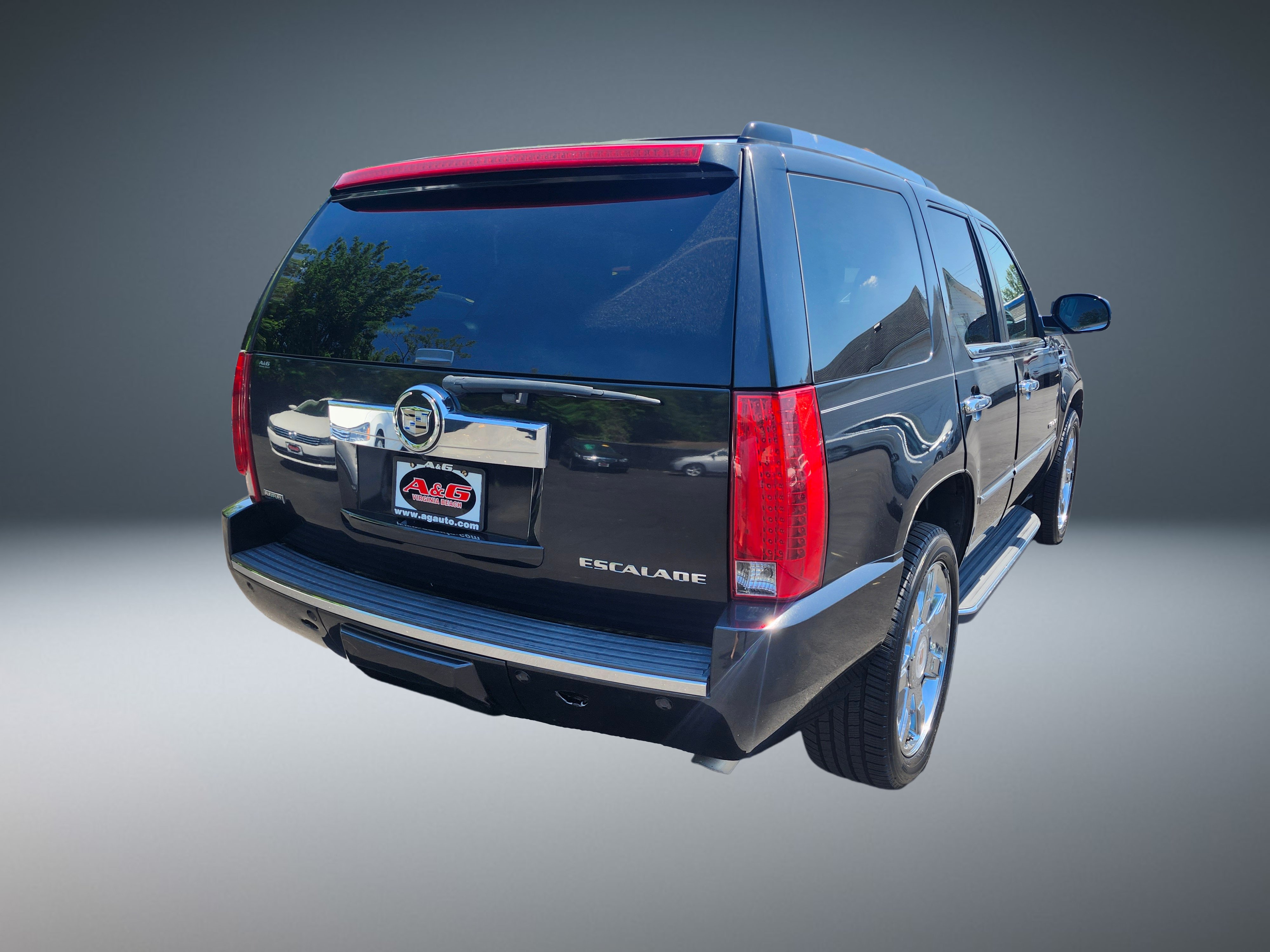 Used 2011 Cadillac Escalade Luxury AWD/4WD image 3