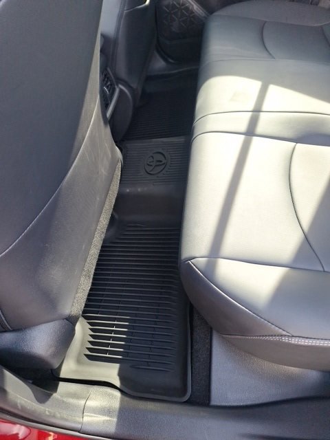 Used 2021 Toyota RAV4 XLE Premium image 20