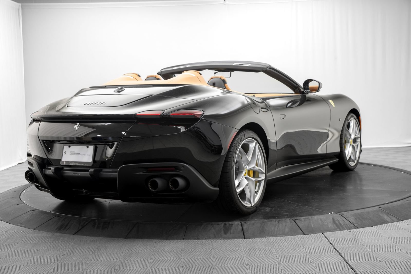 Used 2024 Ferrari Roma Spider RWD image 7