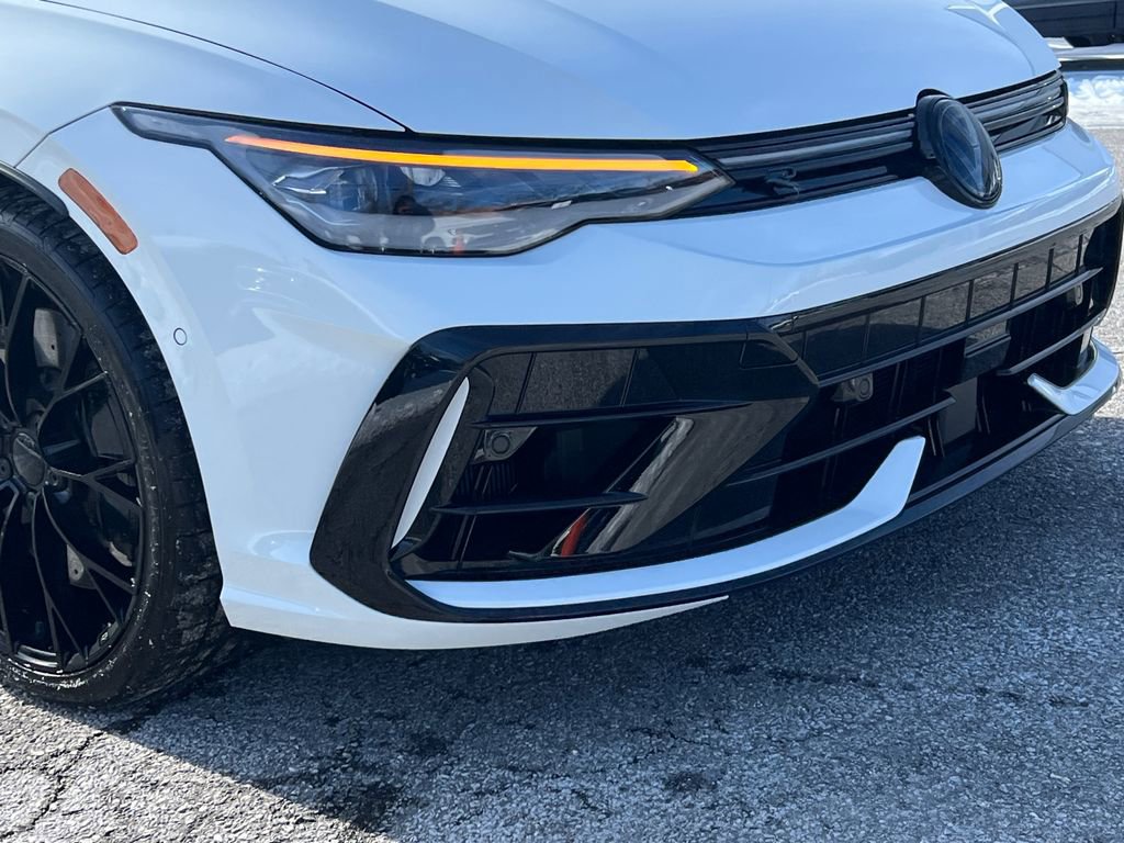 Used 2025 Volkswagen Golf R 2.0T image 9