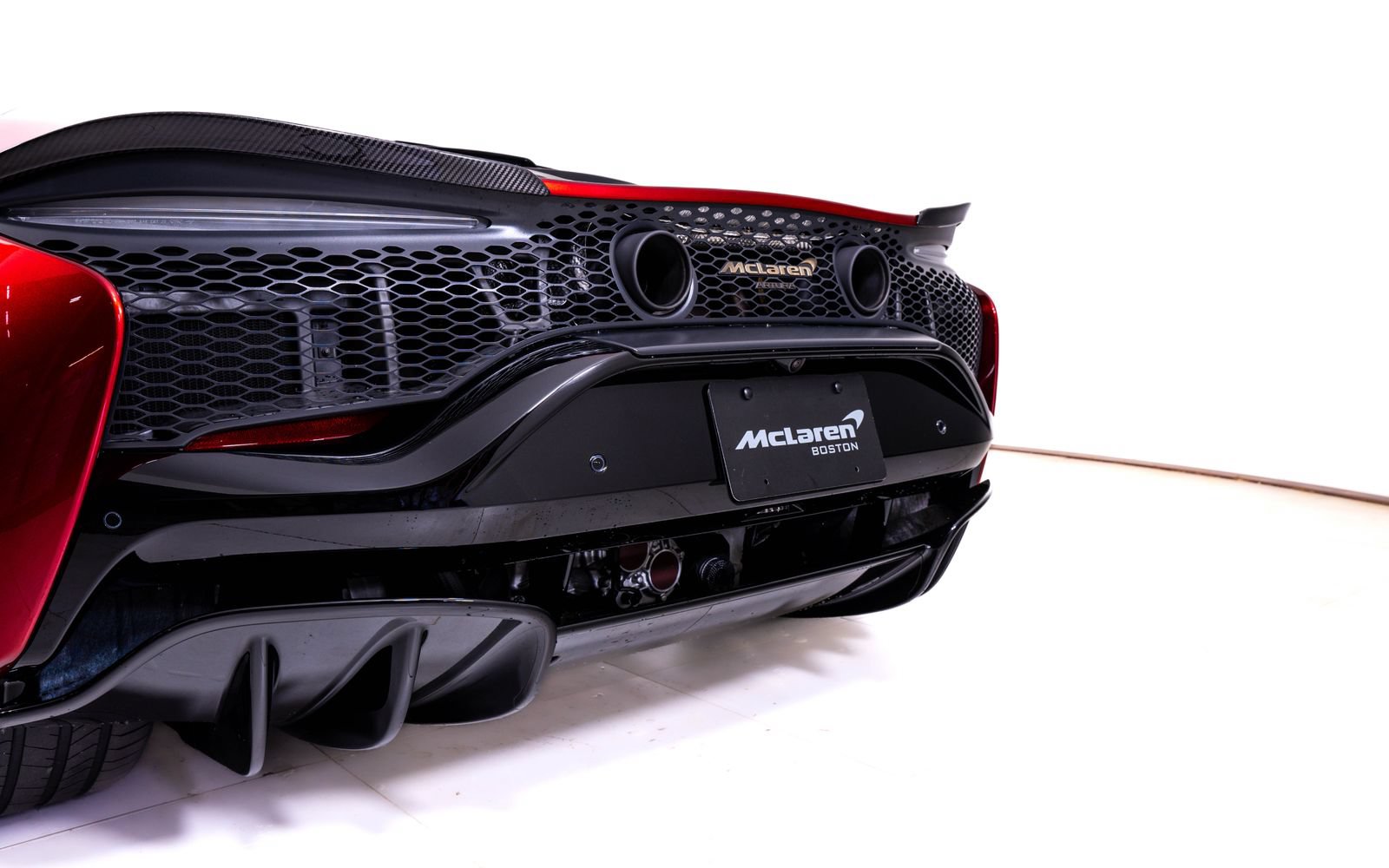 Used 2025 McLaren Artura Spider RWD image 14