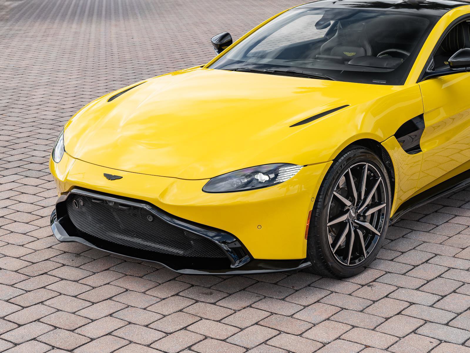 Used 2020 Aston Martin V8 Vantage Coupe image 15