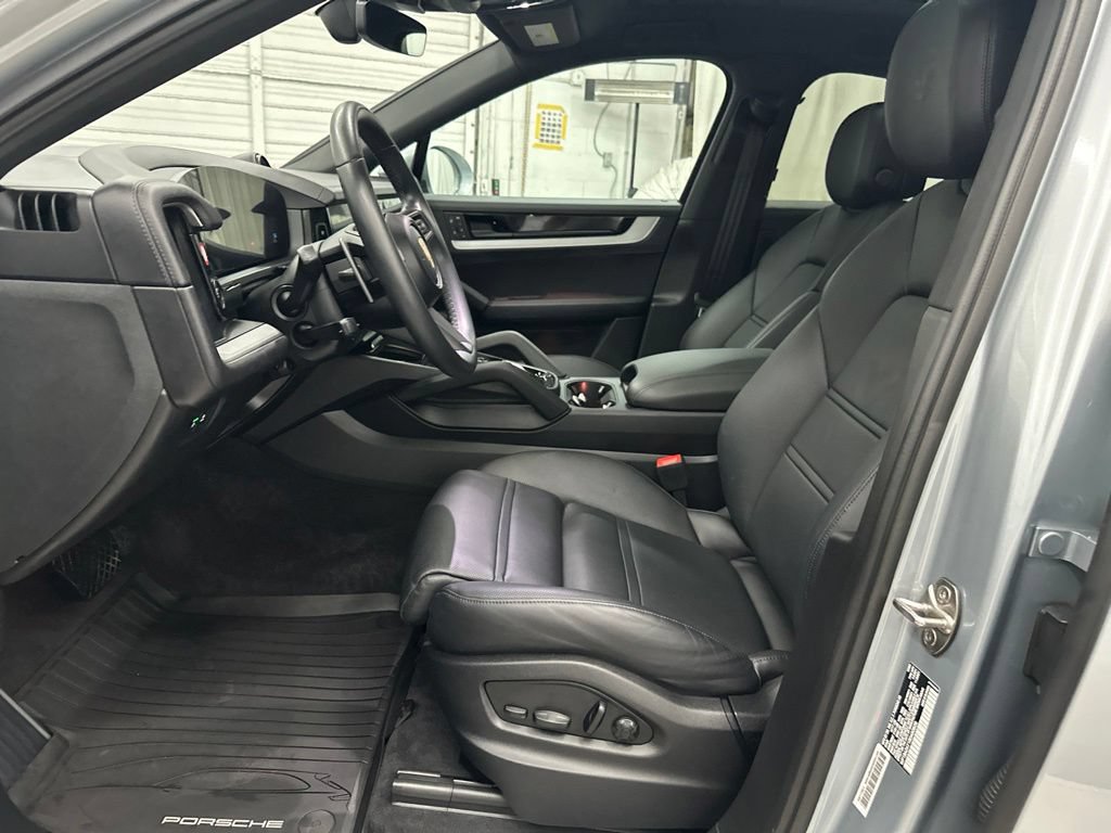 Used 2024 Porsche Cayenne Coupe AWD/4WD image 22