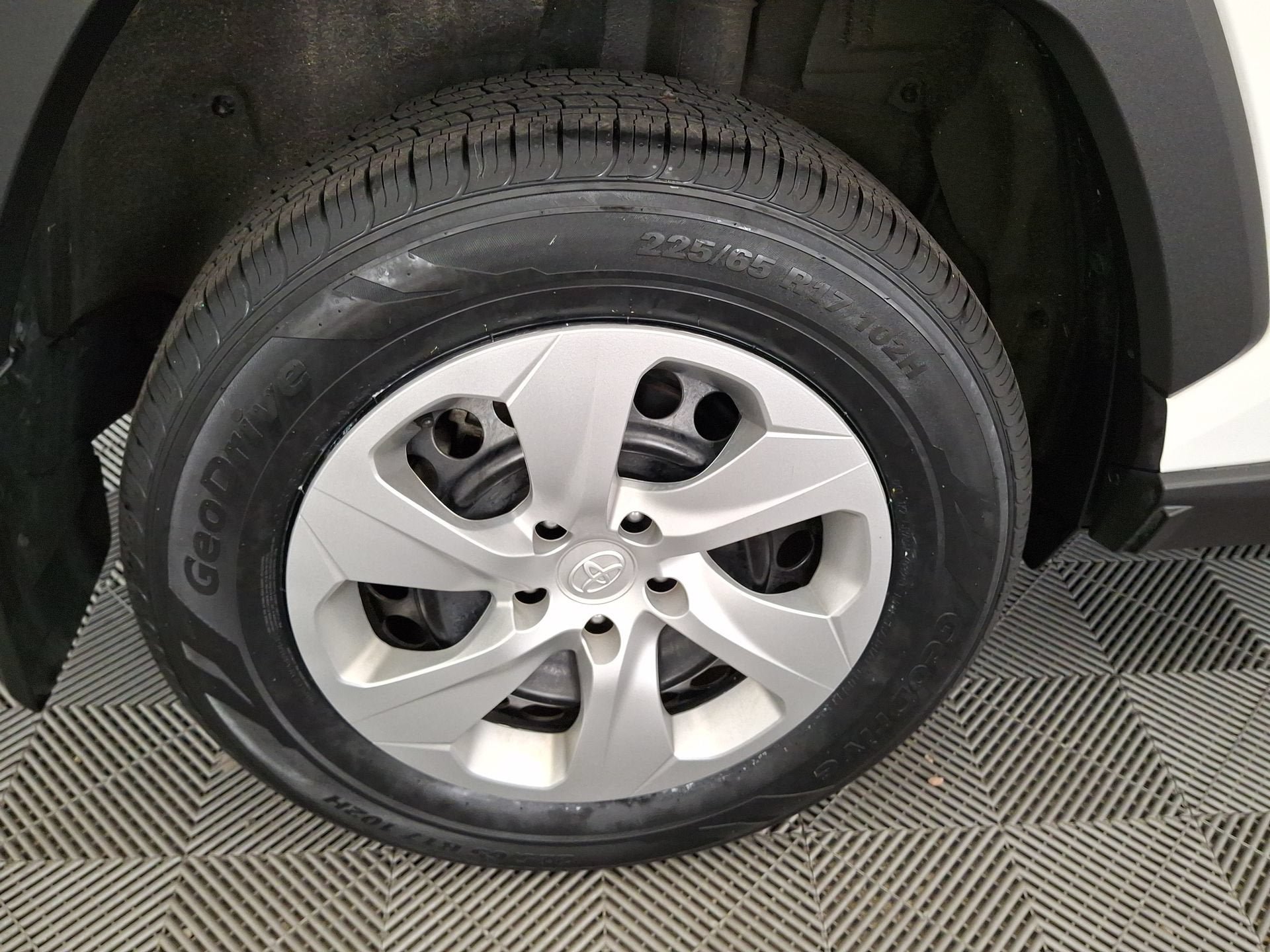 Certified 2023 Toyota RAV4 LE AWD/4WD image 26