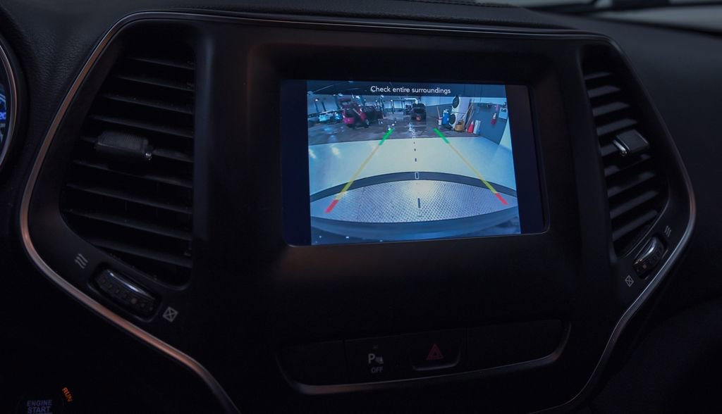 Used 2020 Jeep Cherokee Latitude Plus w/ Cold Weather Group image 14