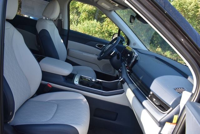 New 2026 Kia Carnival EX FWD image 14